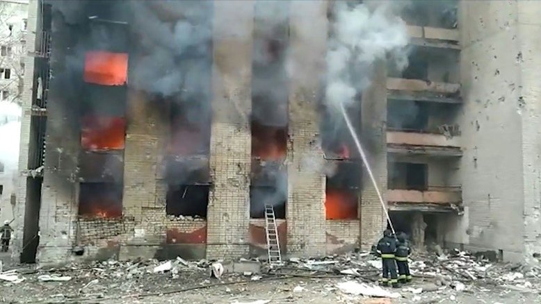 Rússia ataca cidade próxima da Polônia; Ucrânia contabiliza mais de 2.000 civis mortos