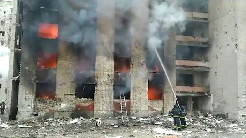 Rússia ataca cidade próxima da Polônia; Ucrânia contabiliza mais de 2.000 civis mortos
