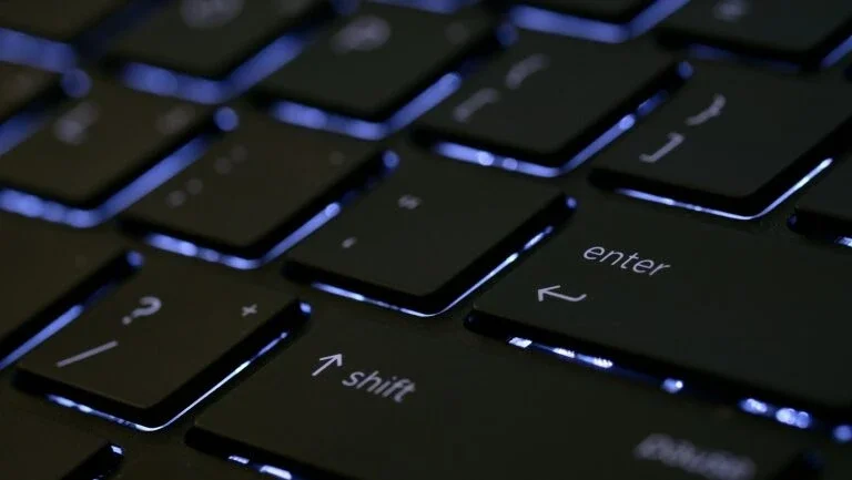 Ataque cibernético deixa milhares sem internet na Europa