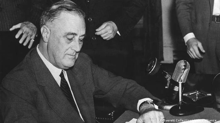 1933: Roosevelt eleito presidente dos EUA