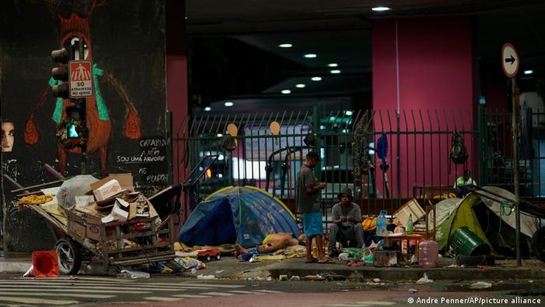 Brasil tem "boom" de população de rua, que segue invisível para o poder público
