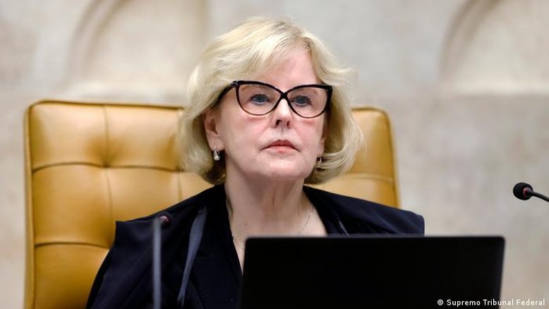 Rosa Weber mantém inquérito contra Bolsonaro sobre Covaxin