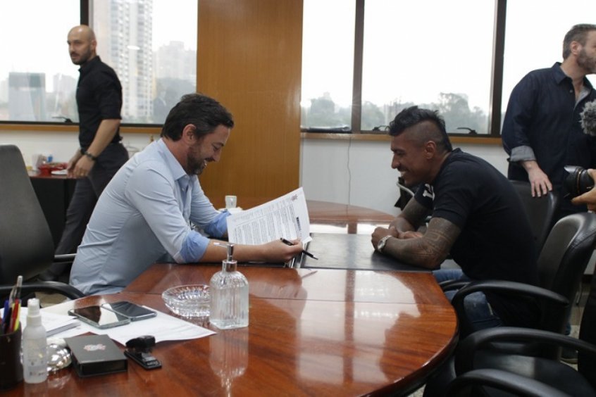 Presidente do Corinthians vê atraso da Taunsa como ‘normal’ e reitera que salário de Paulinho Presidente do Corinthians vê atraso da Taunsa como ‘normal’ e reitera que salário de Paulinho