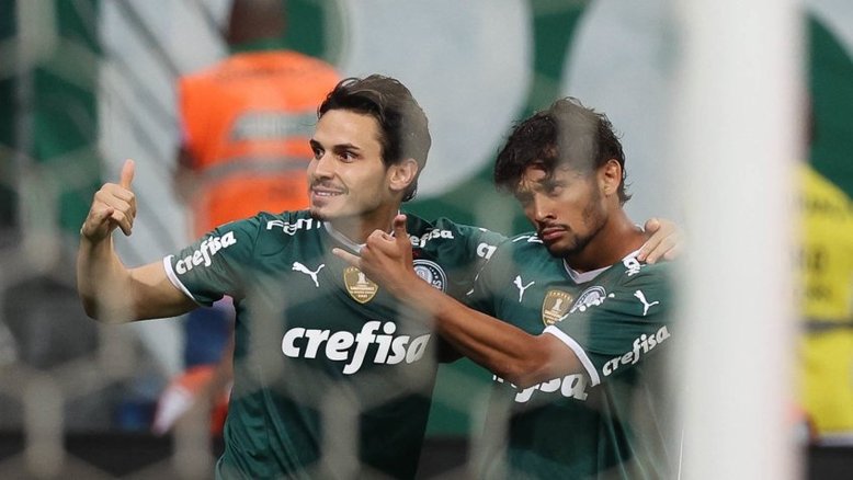 Palmeiras atropela São Paulo com show de Veiga e conquista Paulistão pela 24ª vez