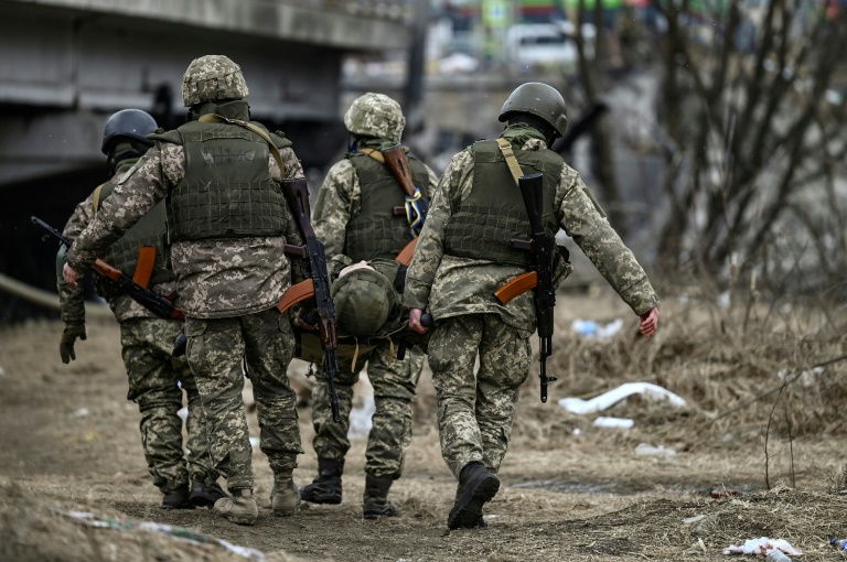 Ucrânia exige cessar-fogo ‘imediato’ e retirada das tropas russas em negociação