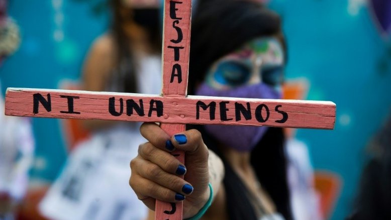 Feminicídio, uma das 'grandes tragédias da humanidade', diz escritora mexicana Rivera Garza