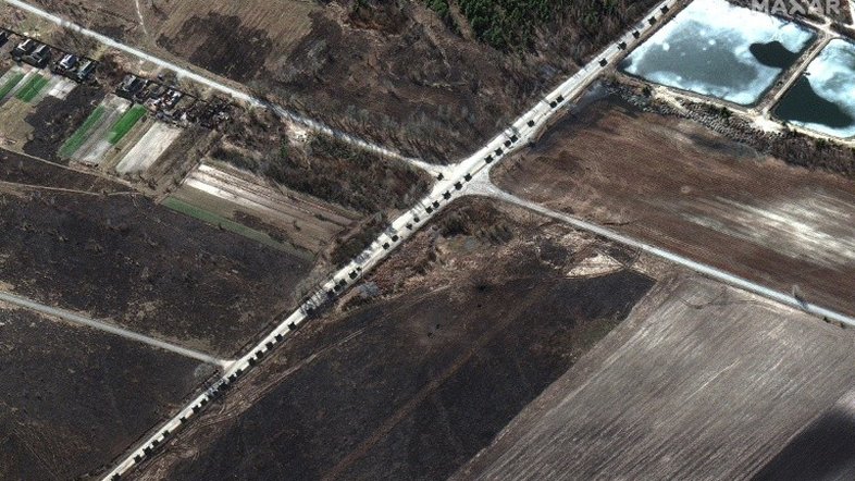 Grande comboio militar russo captado perto de Kiev por imagens de satélite