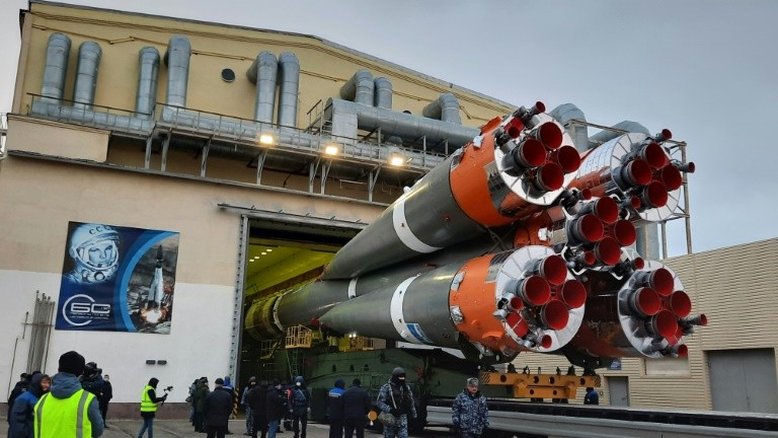 Foguete Soyuz com três russos a bordo decola para a ISS