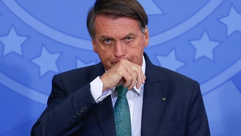 Bolsonaro recebe alta após passar a noite hospitalizado por causa de um mal-estar