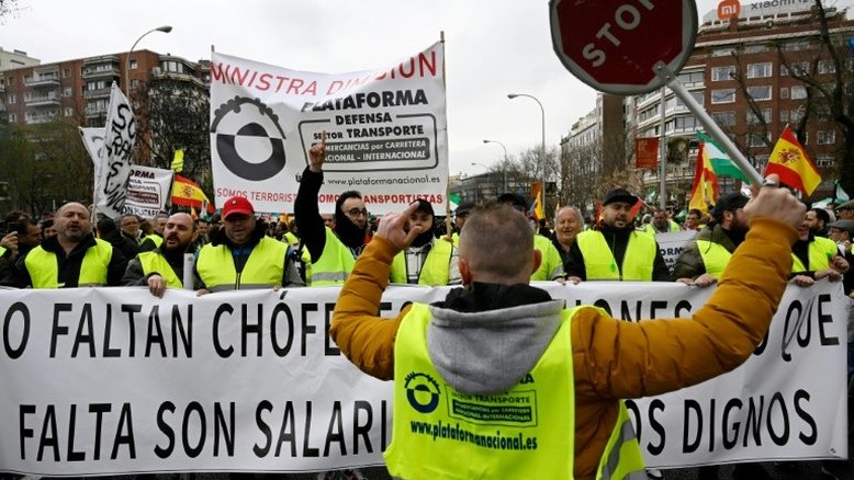 Espanha vai subsidiar diesel, mas caminhoneiros continuam em greve