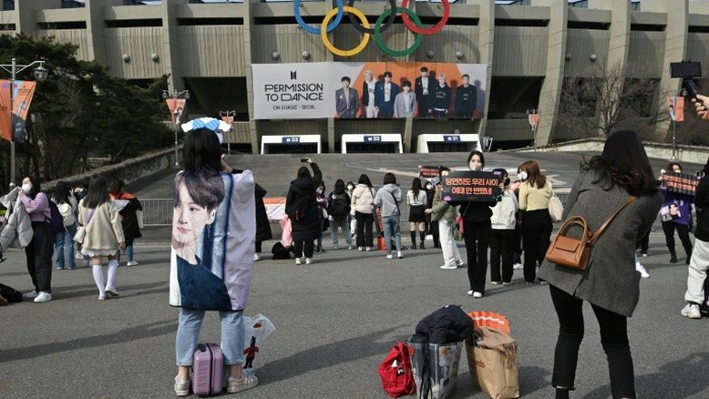 o grupo coreano de K-Pop BTS volta aos palcos pela primeira vez após a pandemia