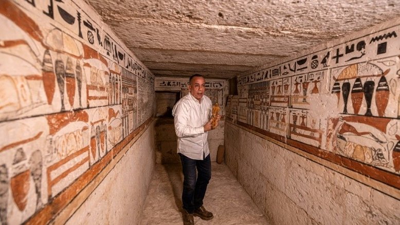 Egito descobre cinco tumbas faraônicas em Saqqara