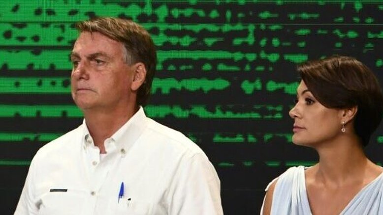Bolsonaro considera candidatura de Michelle e diz que será cabo eleitoral se ficar inelegível
