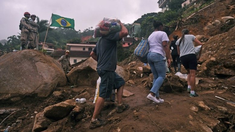 Pelo menos 5 mortos em Petrópolis após fortes chuvas