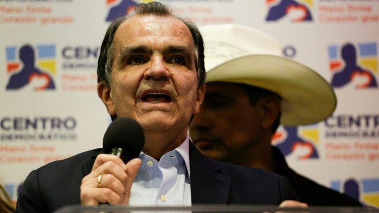 Direita se alinha na Colômbia para conter Petro em corrida presidencial