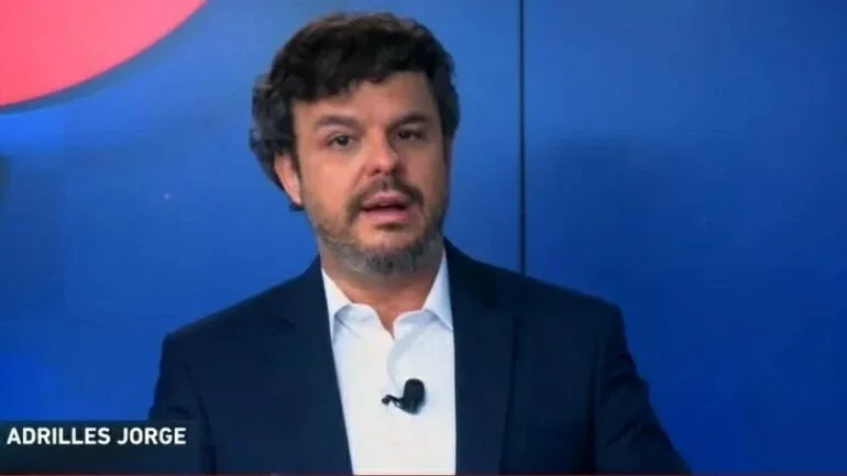 Quarenta dias após saudação considerada nazista, Adrilles Jorge volta à Jovem Pan