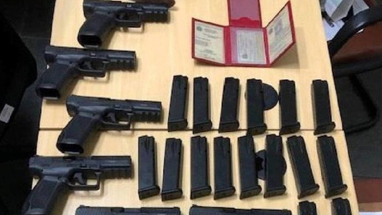 Falso juiz é preso com arsenal no porta-malas em rodovia no interior de SP