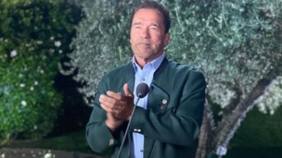 'Pare com esta guerra que você começou', diz Arnold Schwarzenegger para Vladimir Putin