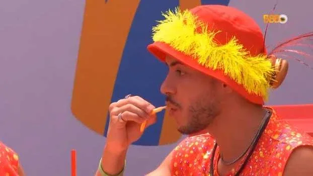 arthur aguiar comendo