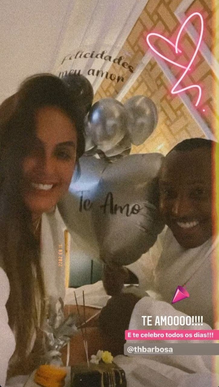 Thiaguinho faz 39 anos e Carol Peixinho se declara: 'Te amo e te celebro'