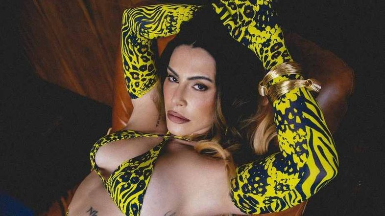 Cleo aposta em look sensual e provoca: ‘Bem comportada’