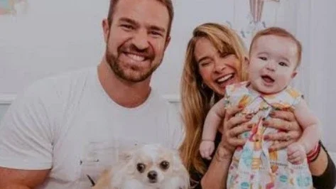 Dany Bananinha e pai da filha de 2 anos terminam relacionamento