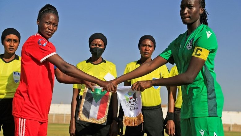 Seleção feminina de futebol do Sudão resiste à repressão após golpe de Estado