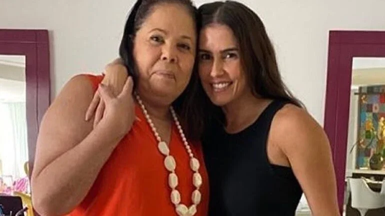 Deborah Secco se desentende com a mãe por causa do 