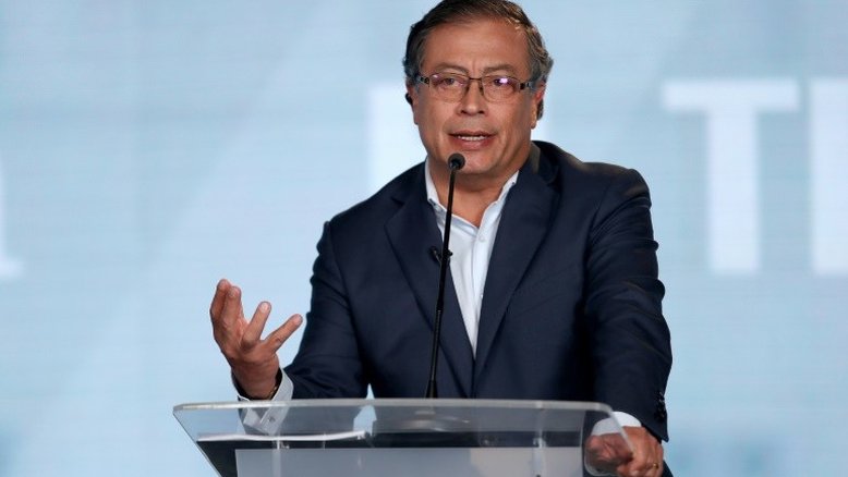 Em clima de tensão, esquerda sai na frente nas eleições na Colômbia