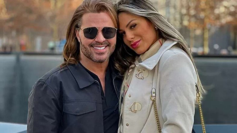 Eduardo Costa faz declaração para 'dona onça' em NY: 'Amo você'