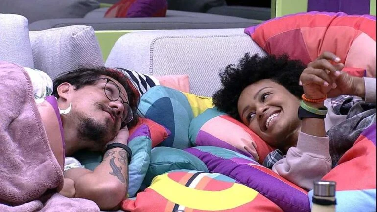 Eliezer e Natalia na sala