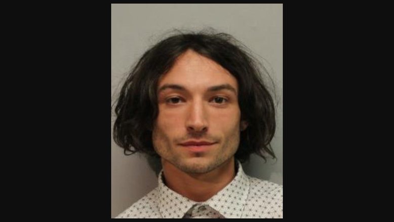 ezra miller the flash preso no Havaí