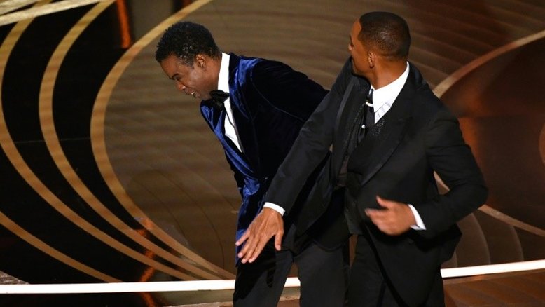 Will Smith dá tapa em Chris Rock en momento viral do Oscar