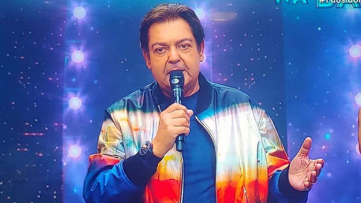 Funcionários de Faustão ‘trabalham 12 horas/dia’ e sindicato denuncia ‘barbárie’ Funcionários de Faustão ‘trabalham 12 horas/dia’ e sindicato denuncia ‘barbárie’