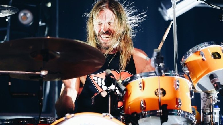 Secretaria diz que hotel de Taylor Hawkins acionou emergência por dor no peito