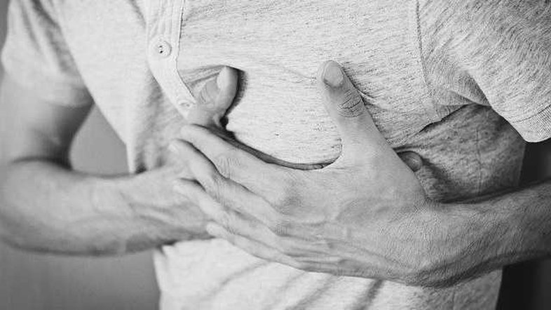 Mulheres têm menos chances de receber massagem cardíaca, aponta estudo