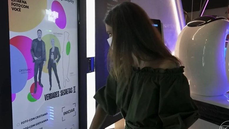 Camila Queiroz é vetada de totem interativo da Globo após briga de 'Verdades Secretas'