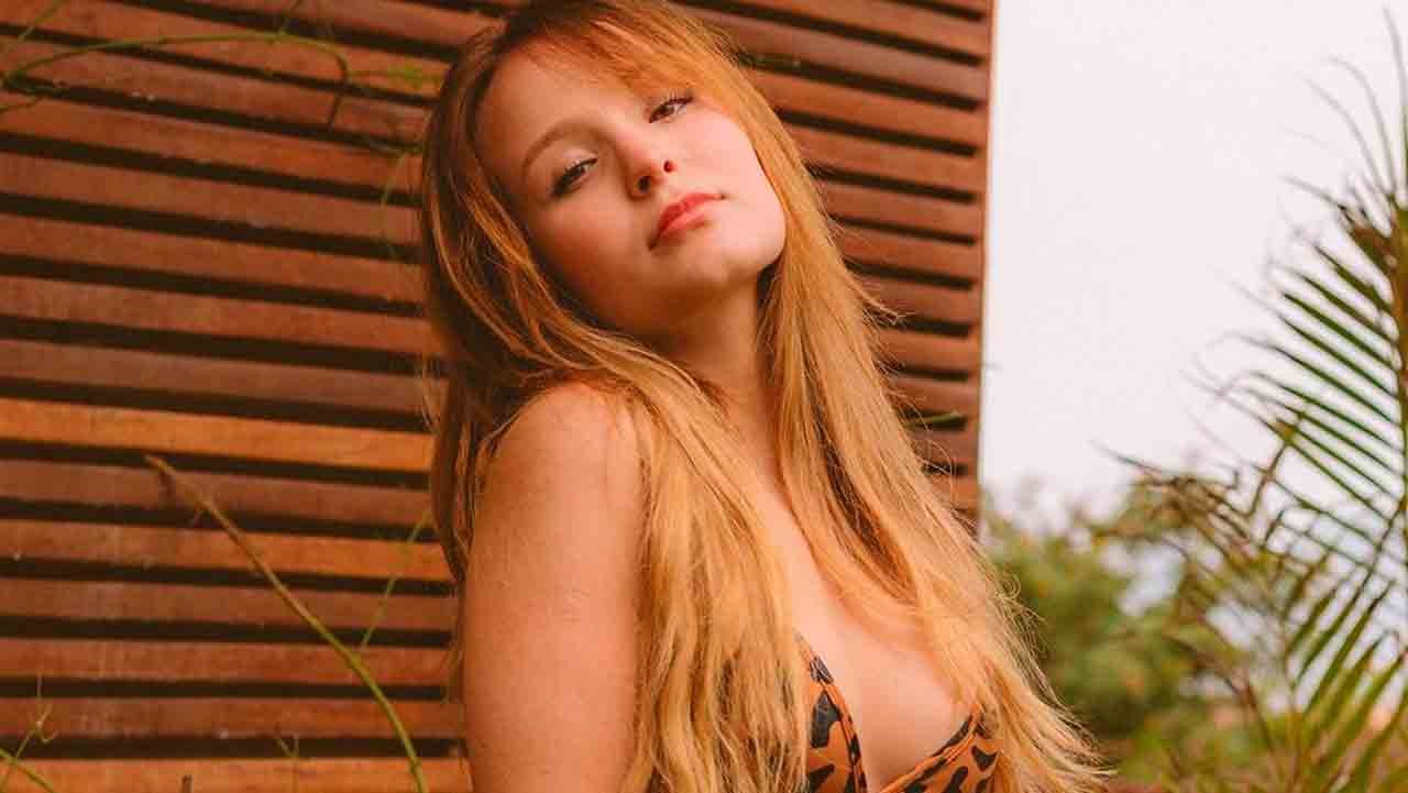 Larissa manoela pelada