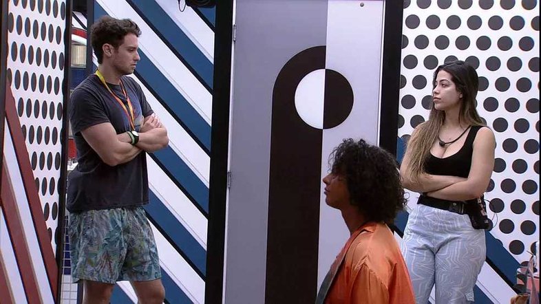 lucas linn e lais conversam