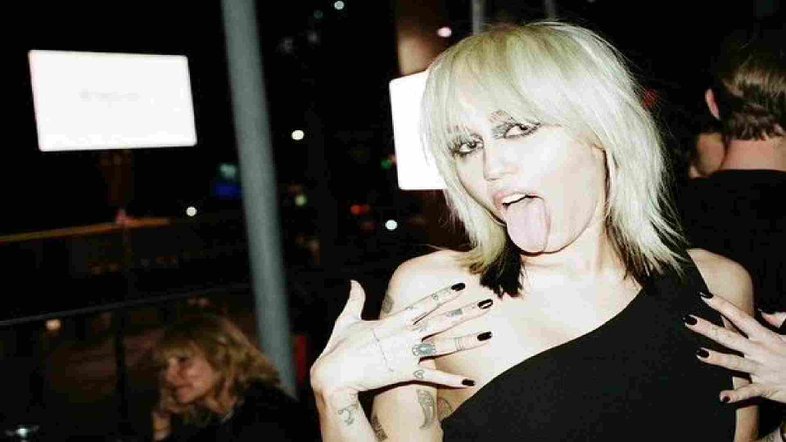 Miley Cyrus dedicará show no Lollapalooza a Taylor Hawkins