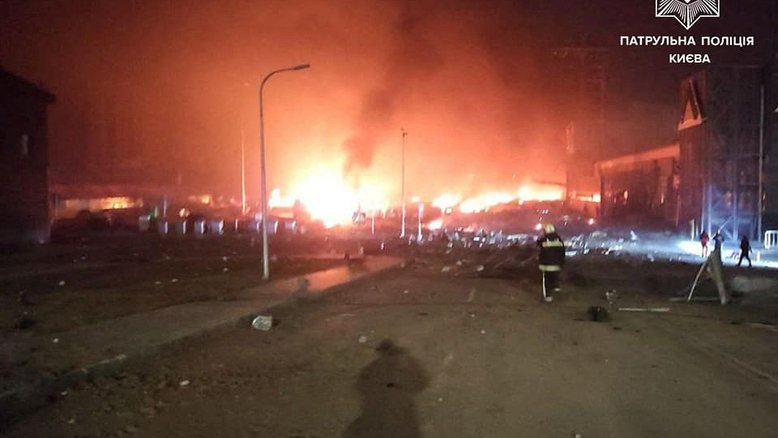 Pelo menos 4 pessoas morreram em ataque a shopping no distrito de Podil, em Kiev