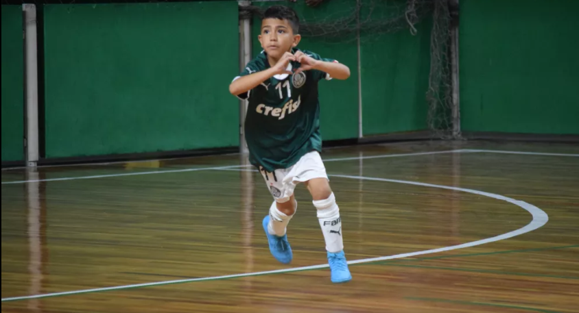 Vídeo: Filho de Dudu marca pelo Palmeiras e dedica gol para o pai nas arquibancadas 2 Vídeo: Filho de Dudu marca pelo Palmeiras e dedica gol para o pai nas arquibancadas