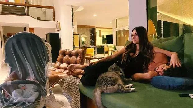 Thaila Ayala mostra momento em família com marido e filho