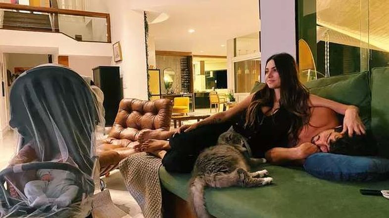 Thaila Ayala mostra momento em família com marido e filho