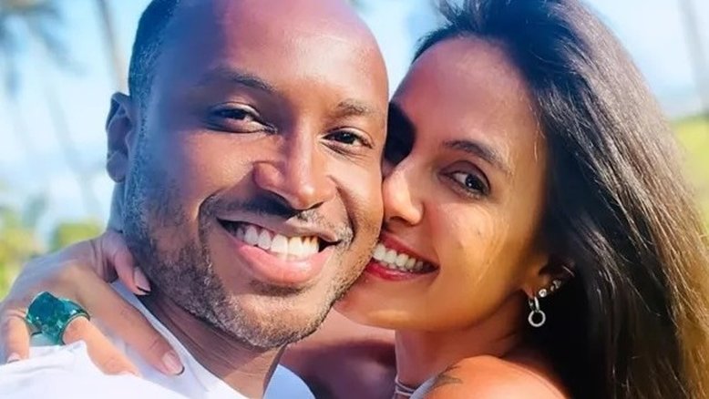 Thiaguinho sobre momentos picantes com a namorada Carol Peixinho: 'Voz e violão sem roupa'