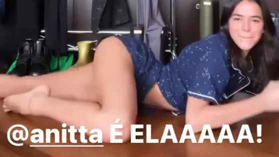 Bruna Marquezine dança o hit "Envolver" em comemoração a recorde de Anitta