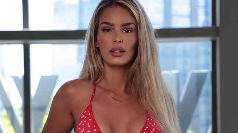 Yasmin Brunet diz na rede social que governo esconde verdade sobre ETs