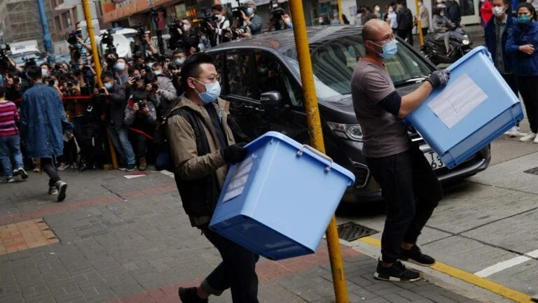 Jornalista detido pela acusação de "sedição" em Hong Kong