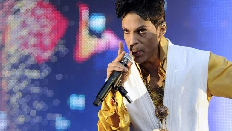 Jornalista descobre vídeo de Prince quando criança