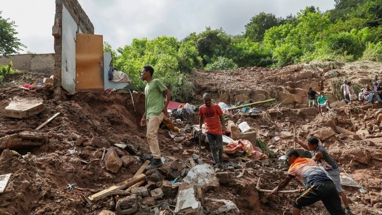 Chuvas atrapalham resgate após enchentes trágicas na África do Sul